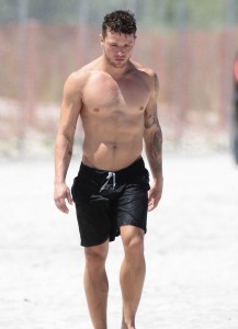 The Ageless (& Shirtless) Ryan Phillippe | Alan Ilagan